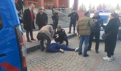 İstismarda bulunduğunu iddia ettiği şahsı adliye önünde kalbinden bıçakladı