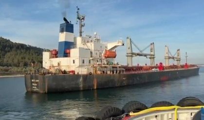 Çanakkale Boğazı'nda gemi karaya oturdu