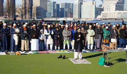 New York’ta bayram namazı sokaklara taştı