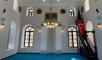 İzmir'de restore edilen tarihi Asmalı Mescit Camii ibadete açıldı