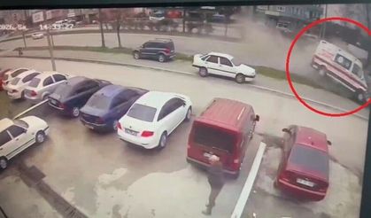 Vakaya giden ambulansın kaza anı kamerada: 1 ölü, 3 yaralı