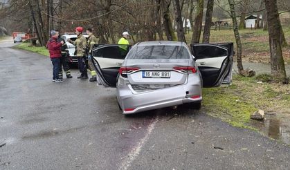 Kontrolden çıkan otomobil alt yola uçtu: 1'i bebek 3 kişi yaralandı
