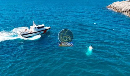 Denizde panik anları: Balıkçı teknesi saniyeler içinde battı! | VİDEO