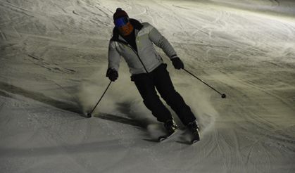 Bitlis'te ilk kez gece kayağı etkinliği! İftardan sonra keyif sürdüler