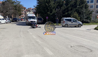 Bolu’da motosiklet ile hafif ticari araç çarpıştı: 1 yaralı | VİDEO
