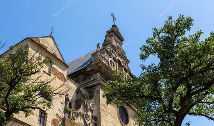 Rusya'dan Ukrayna'daki tarihi Bernardine Kilisesi'ne dron saldırısı