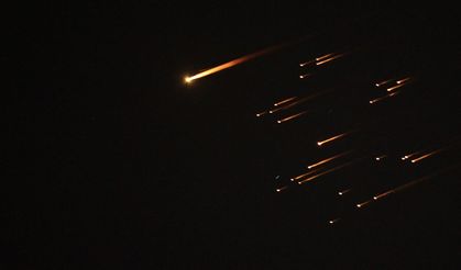 İran füzeleri gökyüzünü sardı: O anlar görüntülendi