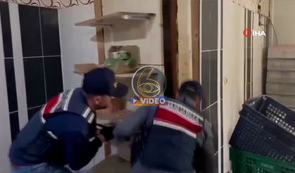 Gizli bölmeden litrelerce sahte içki çıktı! | VİDEO