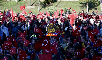 ▶️ Okul saldırıları sonrası Kastamonu’daki öğrenciler, okullara Türk bayraklarıyla geldi! | VİDEO