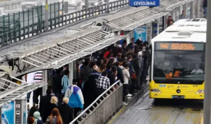 Fatih'te metrobüs arızalandı; yoğunluk oluşması yoğunluğa neden oldu