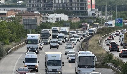 İstanbul-İzmir Otoyolu'nda bayram tatili nedeniyle akıcı yoğunluk yaşanıyor
