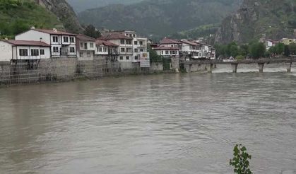 Amasya'da taşkın alarmı: Okullar tatil edildi
