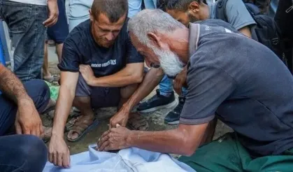 İsrail, Gazze’de cenaze törenine saldırı düzenledi: 7 ölü, 19 yaralı