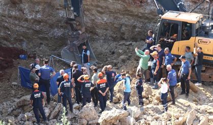 İnşaat kazısında göçük altında kalan kepçe operatörü hayatını kaybetti