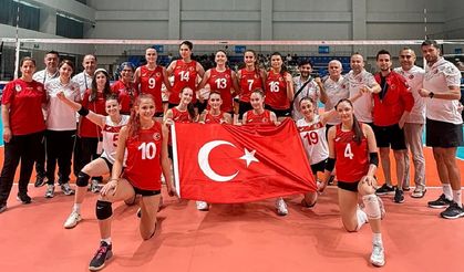 Bakan Bak'tan şampiyon voleybolculara tebrik