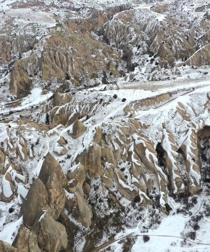 Peribacaları beyaz örtüyle kaplandı