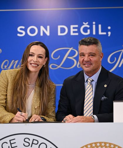 Eda Erdem Fenerbahçe’ye veda sözleşmesini attı...