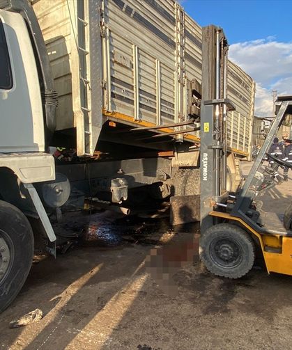 Aydın'da kamyon damperinin altında kalan tamirci ve şoför öldü