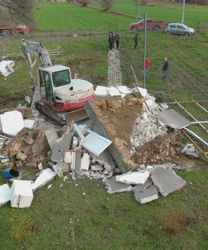 Çanakkale’de 10 kaçak yapı yıkıldı