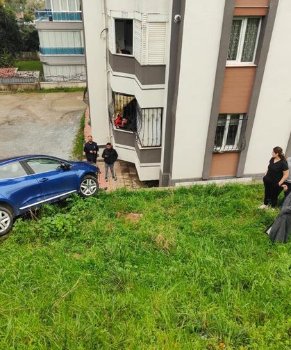 Aydın'da sürücü fren yerine gaza basınca, kaza yaptı