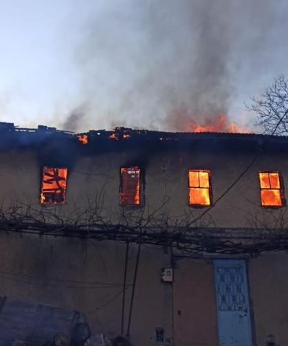 Yaşlı kadın evinde çıkan yangında hayatını kaybetti