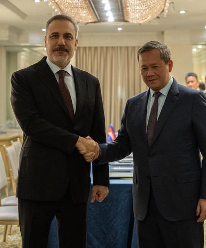 Bakan Fidan, Kamboçya Başbakanı Hun Manet ile bir araya geldi