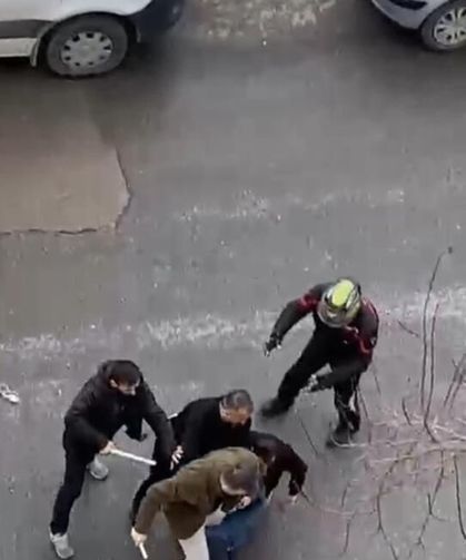 Ataşehir'de yol verme tartışması sopalı kavgaya dönüştü