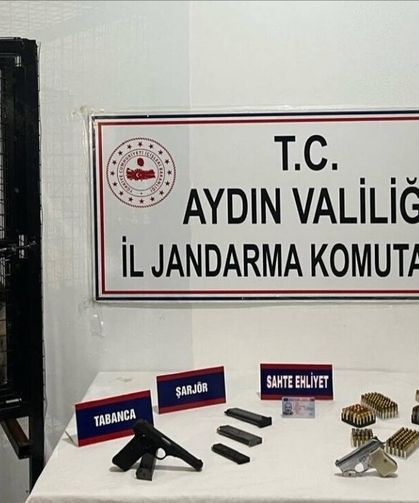Kuşadası'nda ruhsatsız silah ve maymun ele geçirildi