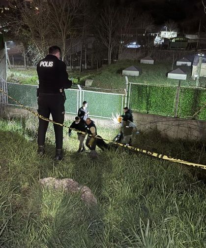 Eyüpsultan'da bir kişinin yol kenarında cansız bedeni bulundu