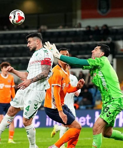 Başakşehir Konyaspor’u 2’ci yarıda devirdi: 2-0
