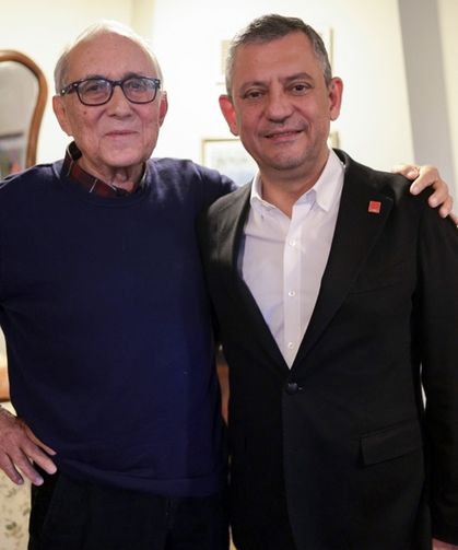 Özgür Özel, yazar Ataol Behramoğlu'nu ziyaret etti