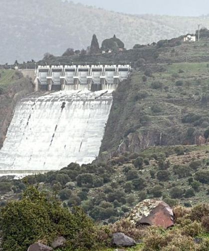 İzmir'de sevindiren görüntü: Su kesintilerinden barajların kontrollü boşaltılmasına