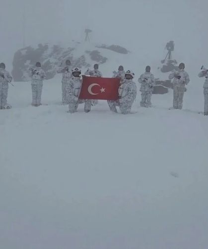 Hayırseverlerin ördüğü 200 bere Mehmetçiğe ulaştırıldı