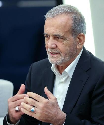 İran Cumhurbaşkanı Pezeşkiyan: "Bin dolar maaş alıyorum"