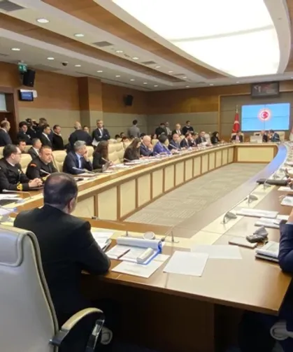 Doğum izni ve sosyal medyaya 15 yaş düzenlemesini içeren kanun teklifinin komisyon görüşmeleri bayram sonrasına ertelendi