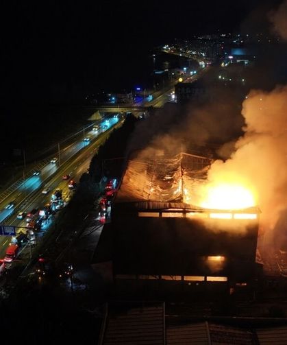 Trabzon'da fındık fabrikasın deposunda yangın: Ekiplerin müdahalesi sürüyor