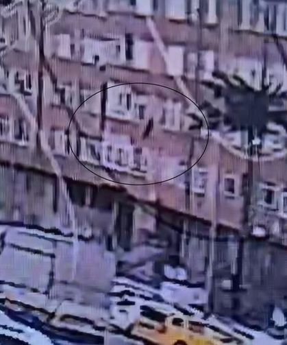 Kayseri'de 5. kattan atlayan bir kişi hayatını kaybetti: O anlar kamerada