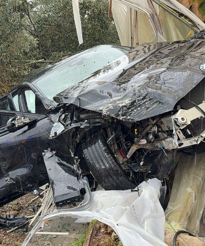 Alanya'da lüks otomobil muz serasına uçtu: Aynı noktada 3 günde ikinci kaza