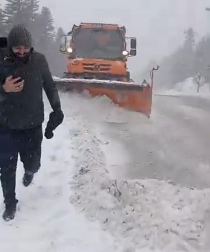 Uludağ’da bayramda sürprizi: Yollar beyaza büründü, ekipler seferber oldu