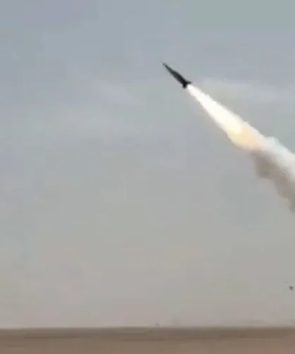 İran, ABD-İsrail hedeflerine yeni füze ve İHA saldırıları düzenlediğini duyurdu