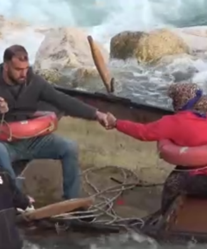 Seyhan Nehrinde can pazarı: Ele ele tutuşup yardım beklediler