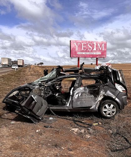 Facianın adresi Aksaray: Ehliyetsiz sürücü tırla çarpıştı