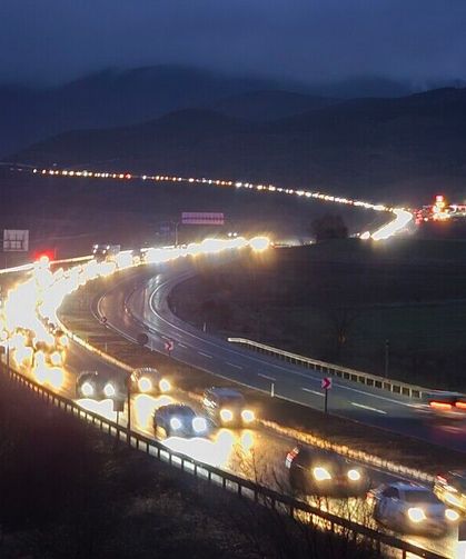 Bayram dönüşü çilesi: 30 kilometrelik araç kuyruğu havadan görüntülendi