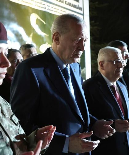 Cumhurbaşkanı Erdoğan, Ömer Halisdemir Anıtı'nda dua etti
