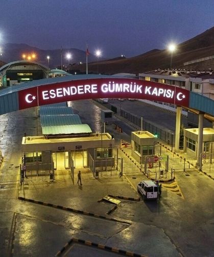 İran sınırında geçişlere kısıtlama getirildi