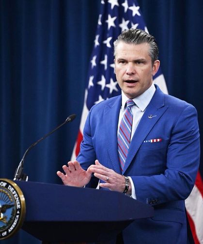 ABD Savunma Bakanı: İran'a daha fazla birlik gidiyor, karadan ilerliyoruz