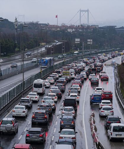 İstanbul'da bayram dönüşü trafiği: Gişelerde uzun kuyruklar