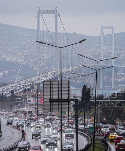 İstanbul'da bayram trafiği: Yollar yüzde 76 kilit!