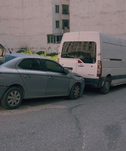 Esenyurt'ta feci kaza! Öğrenci servisinin freni boşaldı, 5 araca çarptı