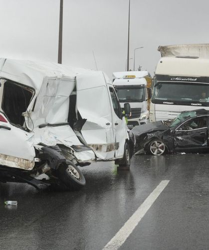 TEM'de 6 araç birbirine girdi